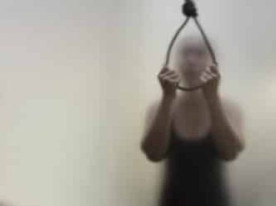 woman_with_noose_250.jpg